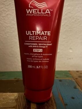Wella Ultimate Repair Conditioner - Red